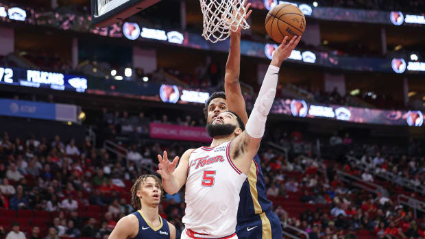 Rockets guard Fred VanVleet (5) shoots the ball during the third quarter against the New Orleans Pelicans at Toyota Center. Mandatory.